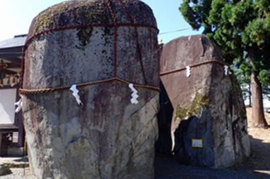 三ツ石神社