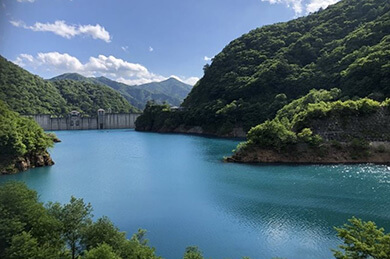 奥四万湖（四万ブルー）