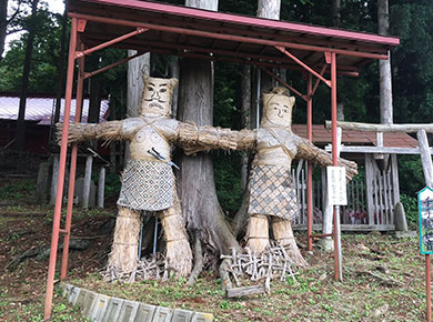 十和田市板ノ沢のカヤ人形