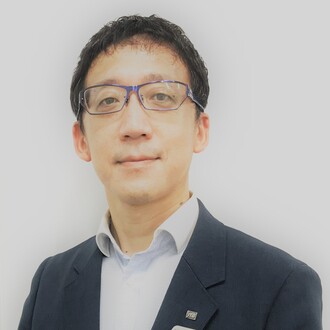 安達 雅哉 氏