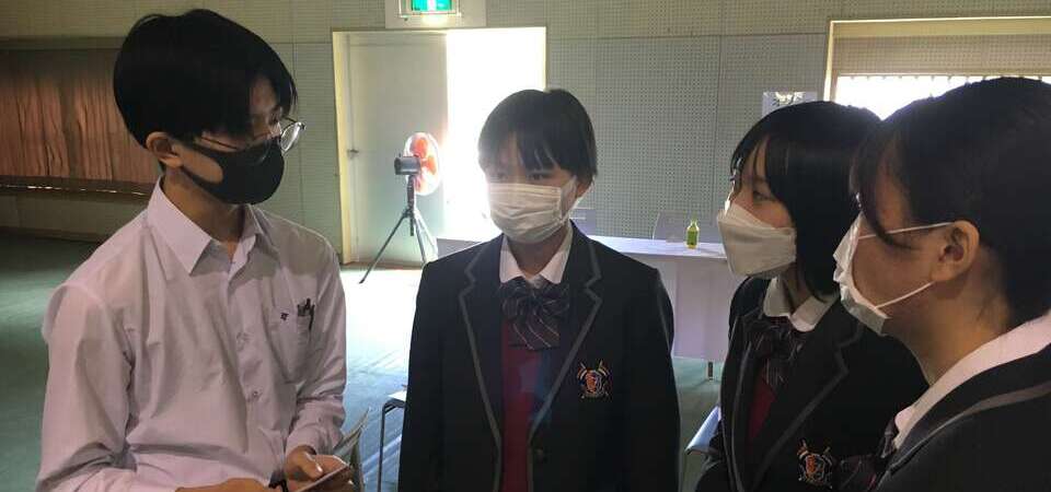 プレゼン後の交流(富士見丘中学高校HPより